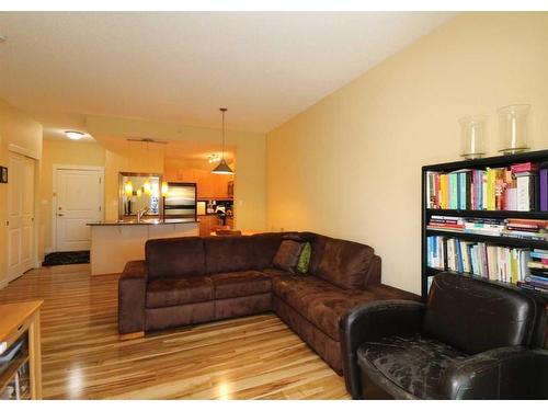 2102-5605 Henwood Street Sw, Calgary, AB - Indoor Photo Showing Living Room