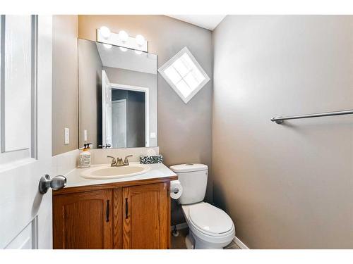 68 Hidden Ranch Crescent Nw, Calgary, AB - Indoor Photo Showing Bathroom