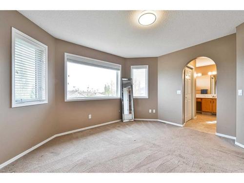 68 Hidden Ranch Crescent Nw, Calgary, AB - Indoor Photo Showing Other Room