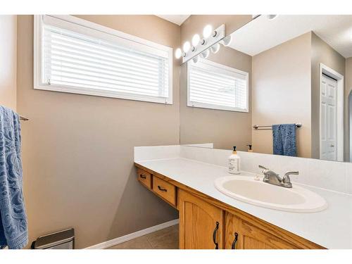 68 Hidden Ranch Crescent Nw, Calgary, AB - Indoor Photo Showing Bathroom