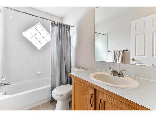 68 Hidden Ranch Crescent Nw, Calgary, AB - Indoor Photo Showing Bathroom