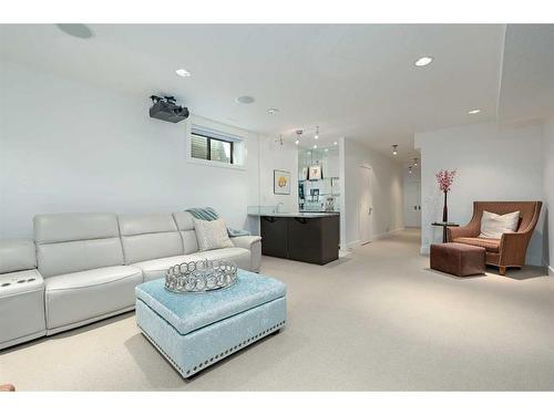 2031 49 Avenue Sw, Calgary, AB - Indoor Photo Showing Living Room