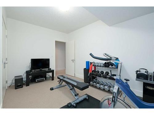 2031 49 Avenue Sw, Calgary, AB - Indoor Photo Showing Other Room