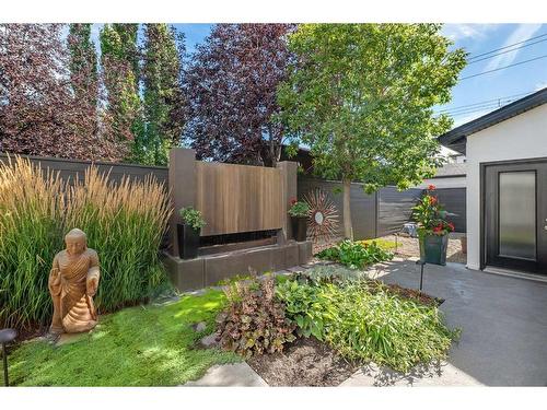 2031 49 Avenue Sw, Calgary, AB - Outdoor