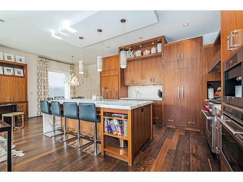 2031 49 Avenue Sw, Calgary, AB - Indoor Photo Showing Kitchen