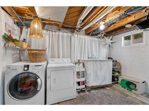 410 12 Avenue Nw, Calgary, AB - Indoor Photo Showing Laundry Room