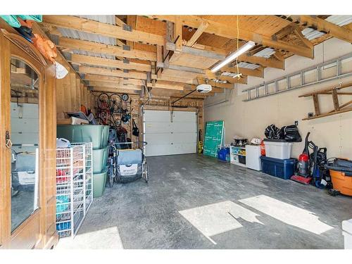 410 12 Avenue Nw, Calgary, AB - Indoor Photo Showing Garage