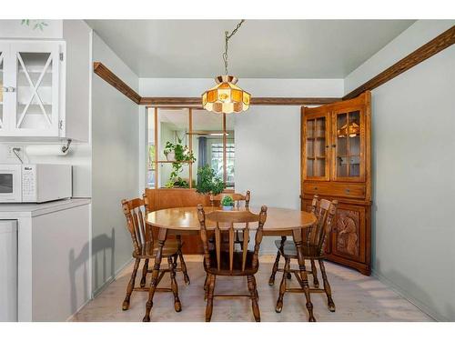 9640 Alcott Road Se, Calgary, AB - Indoor Photo Showing Dining Room