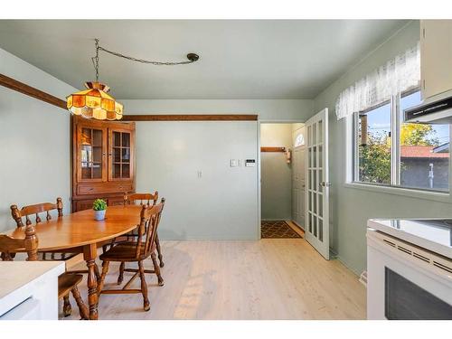 9640 Alcott Road Se, Calgary, AB - Indoor Photo Showing Dining Room