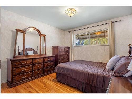 9640 Alcott Road Se, Calgary, AB - Indoor Photo Showing Bedroom