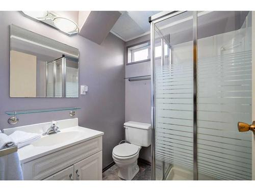 9640 Alcott Road Se, Calgary, AB - Indoor Photo Showing Bathroom