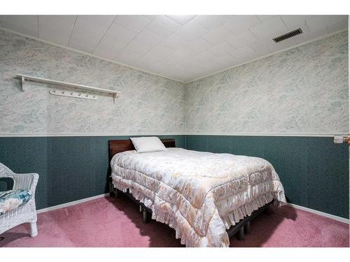 9640 Alcott Road Se, Calgary, AB - Indoor Photo Showing Bedroom