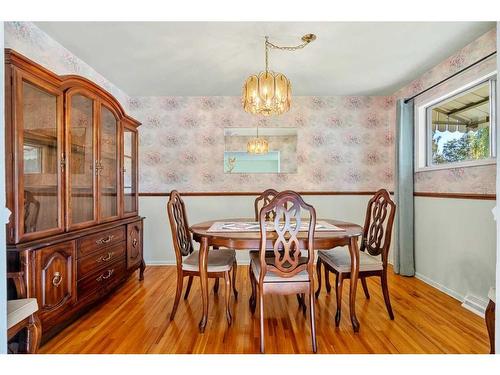 9640 Alcott Road Se, Calgary, AB - Indoor Photo Showing Dining Room