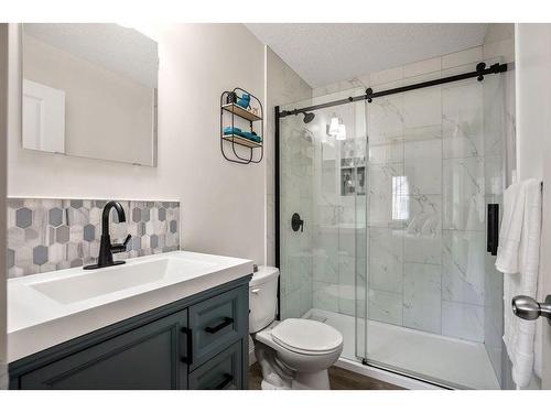 53 Copperpond Landing Se, Calgary, AB - Indoor Photo Showing Bathroom