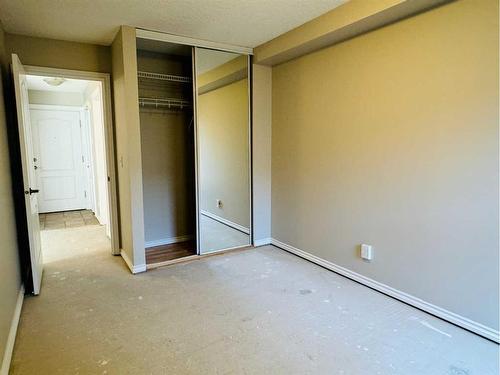 202-308 24 Avenue Sw, Calgary, AB - Indoor Photo Showing Other Room