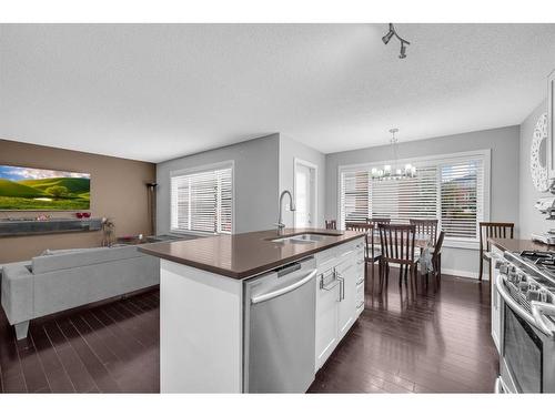 29 Evansridge Place Nw, Calgary, AB - Indoor Photo Showing Kitchen With Double Sink