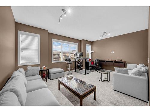 29 Evansridge Place Nw, Calgary, AB - Indoor Photo Showing Living Room