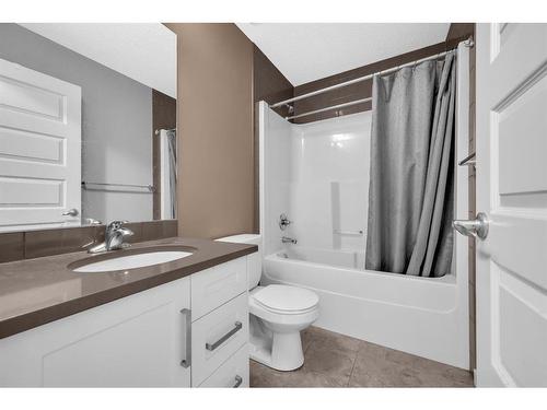 29 Evansridge Place Nw, Calgary, AB - Indoor Photo Showing Bathroom