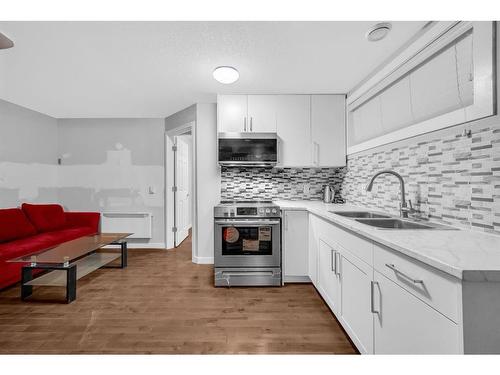 29 Evansridge Place Nw, Calgary, AB - Indoor Photo Showing Kitchen With Double Sink With Upgraded Kitchen