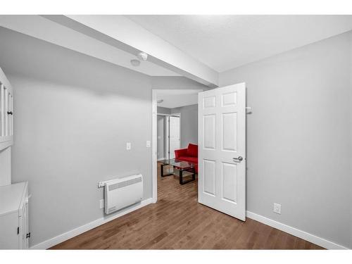 29 Evansridge Place Nw, Calgary, AB - Indoor Photo Showing Other Room