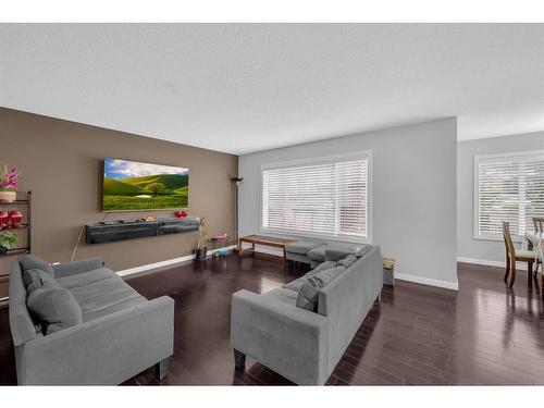 29 Evansridge Place Nw, Calgary, AB - Indoor Photo Showing Living Room