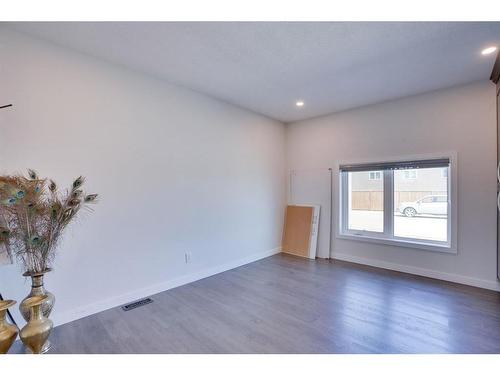 186 Martinglen Way Ne, Calgary, AB - Indoor Photo Showing Other Room