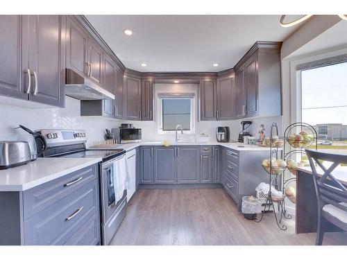 186 Martinglen Way Ne, Calgary, AB - Indoor Photo Showing Kitchen