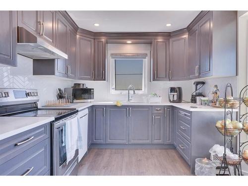 186 Martinglen Way Ne, Calgary, AB - Indoor Photo Showing Kitchen