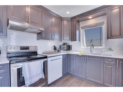 186 Martinglen Way Ne, Calgary, AB - Indoor Photo Showing Kitchen