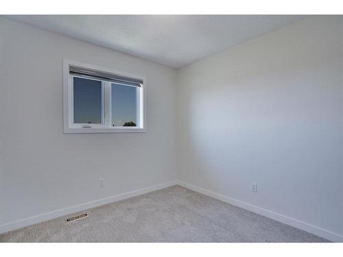 186 Martinglen Way Ne, Calgary, AB - Indoor Photo Showing Other Room