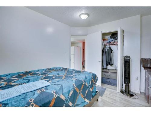 186 Martinglen Way Ne, Calgary, AB - Indoor Photo Showing Bedroom