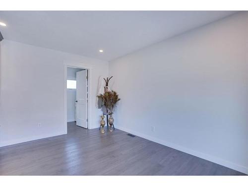 186 Martinglen Way Ne, Calgary, AB - Indoor Photo Showing Other Room