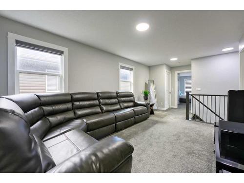 239 Hillcrest Heights Sw, Airdrie, AB - Indoor Photo Showing Living Room