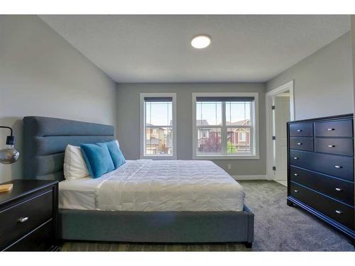 239 Hillcrest Heights Sw, Airdrie, AB - Indoor Photo Showing Bedroom