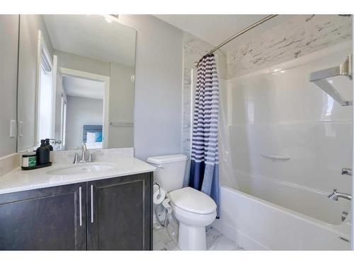 239 Hillcrest Heights Sw, Airdrie, AB - Indoor Photo Showing Bathroom