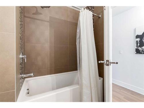 418-619 Confluence Way Se, Calgary, AB - Indoor Photo Showing Bathroom