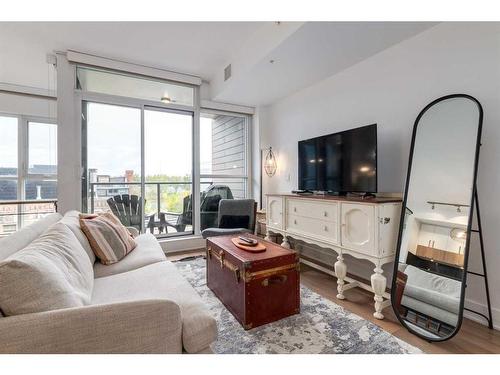 418-619 Confluence Way Se, Calgary, AB - Indoor Photo Showing Living Room