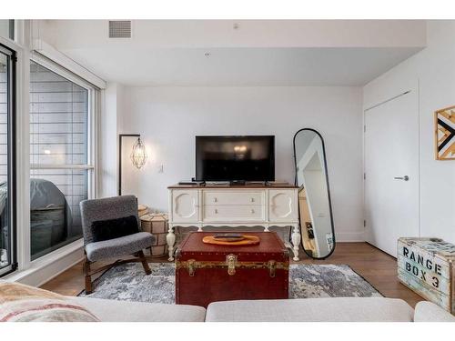 418-619 Confluence Way Se, Calgary, AB - Indoor Photo Showing Living Room