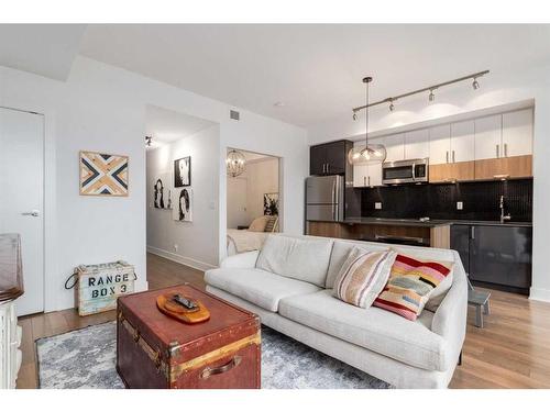 418-619 Confluence Way Se, Calgary, AB - Indoor Photo Showing Living Room