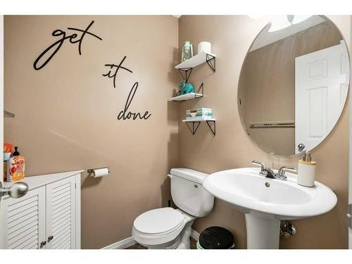 35 Copperfield Common Se, Calgary, AB - Indoor Photo Showing Bathroom