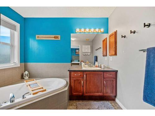 35 Copperfield Common Se, Calgary, AB - Indoor Photo Showing Bathroom