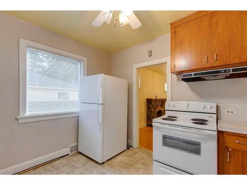 228 22 Avenue Nw, Calgary, AB - Indoor Photo Showing Kitchen