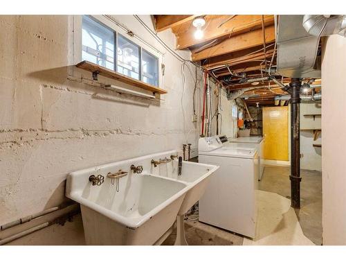 228 22 Avenue Nw, Calgary, AB - Indoor Photo Showing Laundry Room