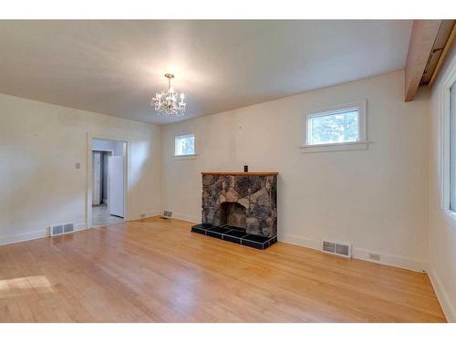 228 22 Avenue Nw, Calgary, AB - Indoor With Fireplace