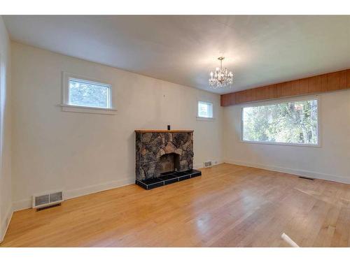 228 22 Avenue Nw, Calgary, AB - Indoor With Fireplace