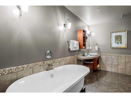 314-187 Kananaskis Way, Canmore, AB - Indoor Photo Showing Bathroom