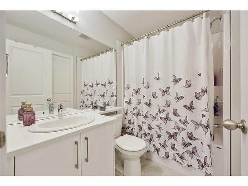 380 Canals Crossing Sw, Airdrie, AB - Indoor Photo Showing Bathroom