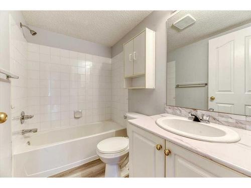 1214-6635 25 Avenue Ne, Calgary, AB - Indoor Photo Showing Bathroom