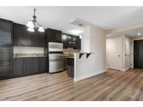 701-733 14 Ave Sw, Calgary, AB - Indoor Photo Showing Kitchen