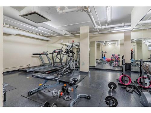 701-733 14 Ave Sw, Calgary, AB - Indoor Photo Showing Gym Room